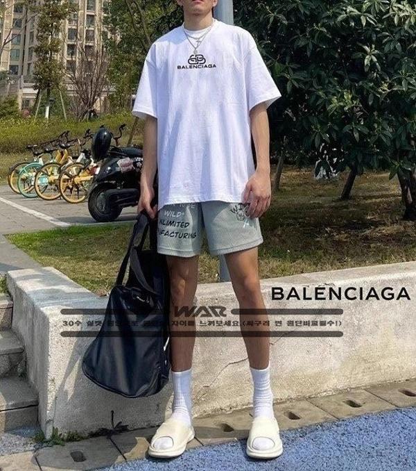 발**** 시그니처 BB 프린팅 패턴 로고반팔티셔츠