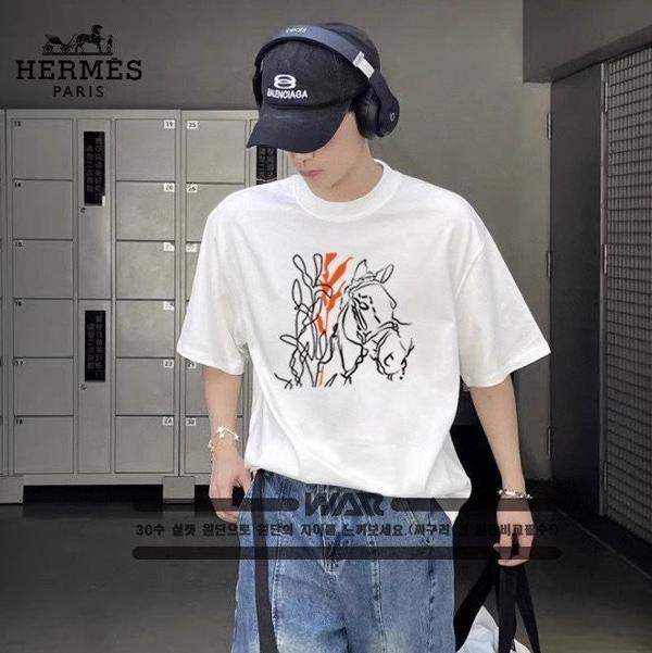 에*** 말 선 포인트 디자인 반팔 티셔츠