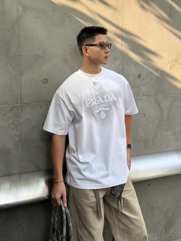 프** 쉐도우 자수로고 반팔 티셔츠