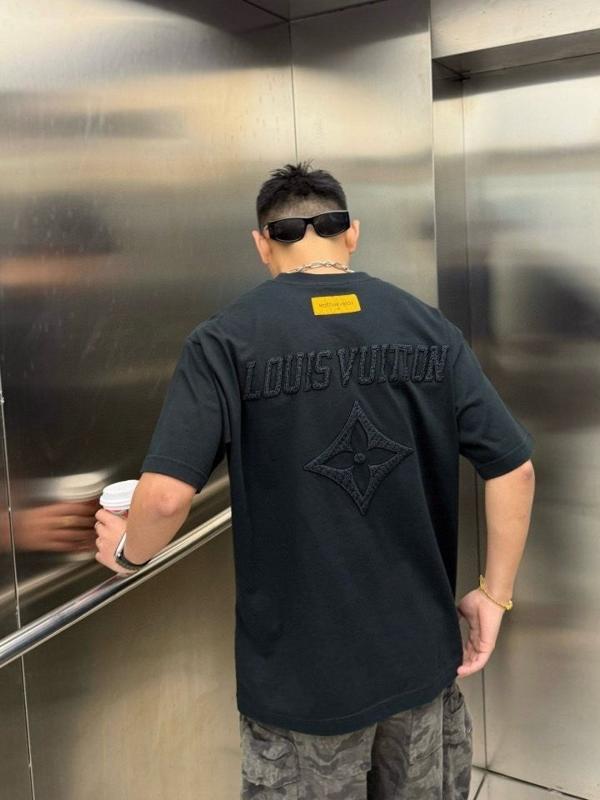 루* 센터 자수로고 티셔츠