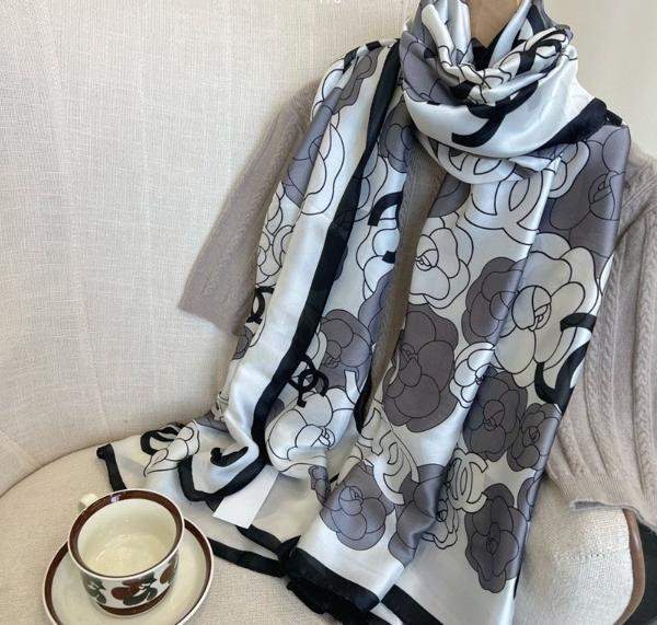 샤* 까멜 플라워 실크 스카프