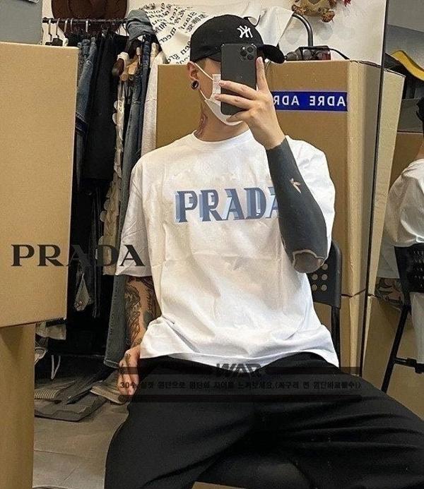 프** 3D 포인트 로고 티셔츠