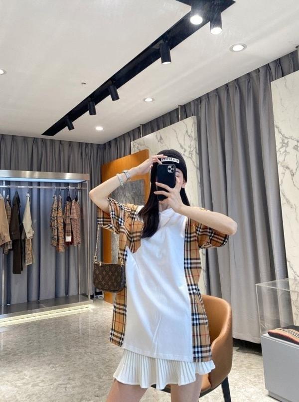 버** 체크패턴 포캣 티셔츠