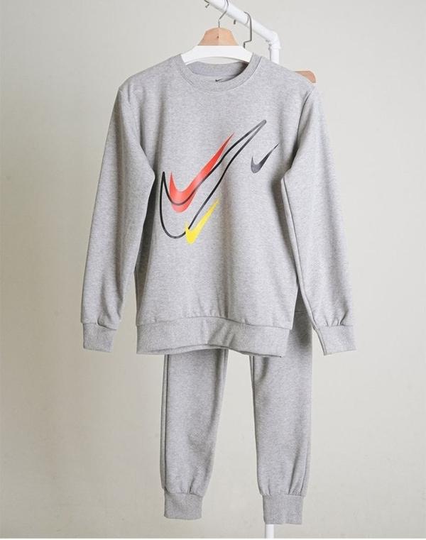 나** 트리플 컬러링 스우시 그래픽 맨투맨 티셔츠  테리 카고 조거 팬츠 셋