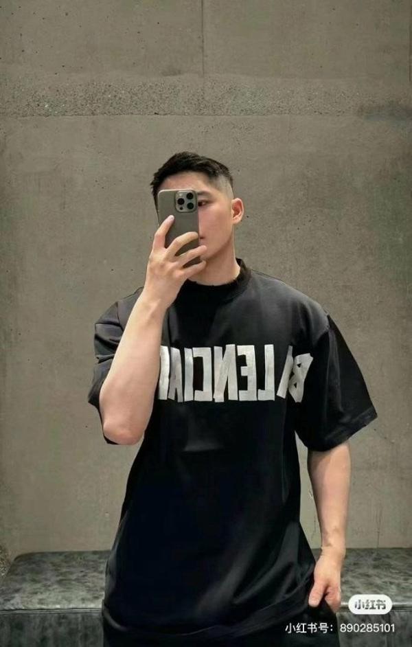 발**** 테이프 로고 티셔츠