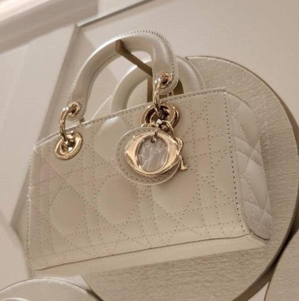 디* 레이디 디 조이 마이크로 백 ㅡ샌드베이지