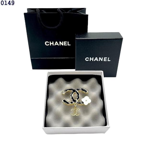 샤* CC 블랙 골드 로고 브로치