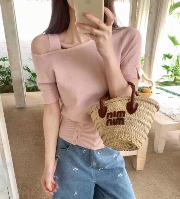 디* 원오픈 숄더 반팔 니트 (428)