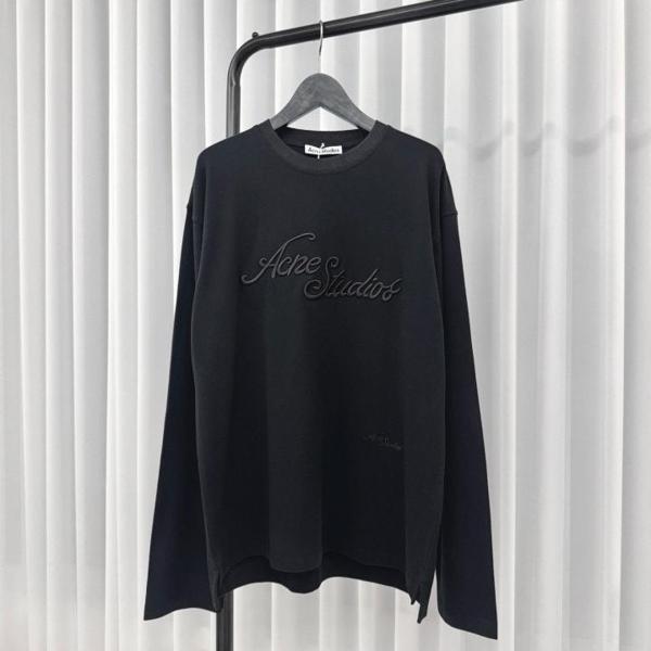 아** 스튜디오 엠보 로고 롱슬리브 티셔츠