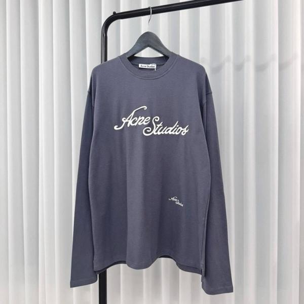 아** 스튜디오 엠보 로고 롱슬리브 티셔츠