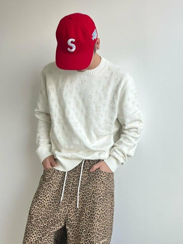 루* 전판 자수로고 니트