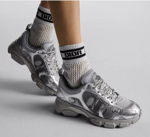 디* 크로노 스니커즈