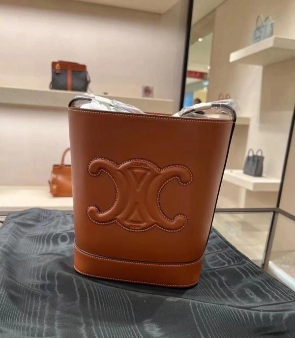 셀** 퀴르 트리옹프 버킷백