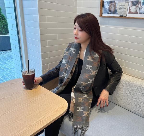 셀** 이니셜 그레이 양면 머플러