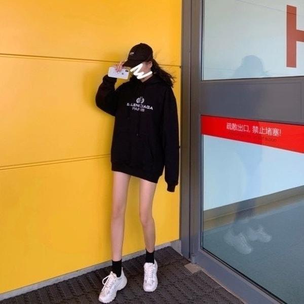 발**** 월계수 왕관 후드티