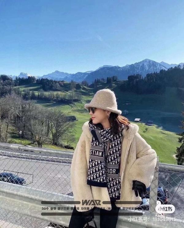 디* 오블리크 네이비 머플러