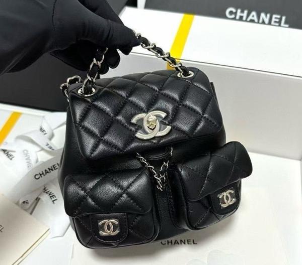 샤* 백팩 그레인드 샤이니 카프스킨  골드 메탈 블랙