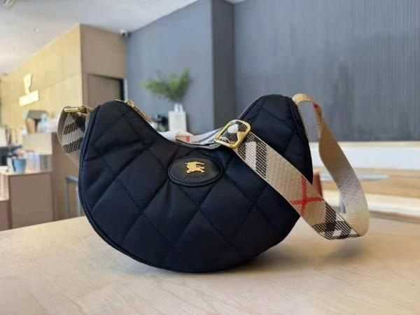 버** 고급 홀스슈 크로스바디백