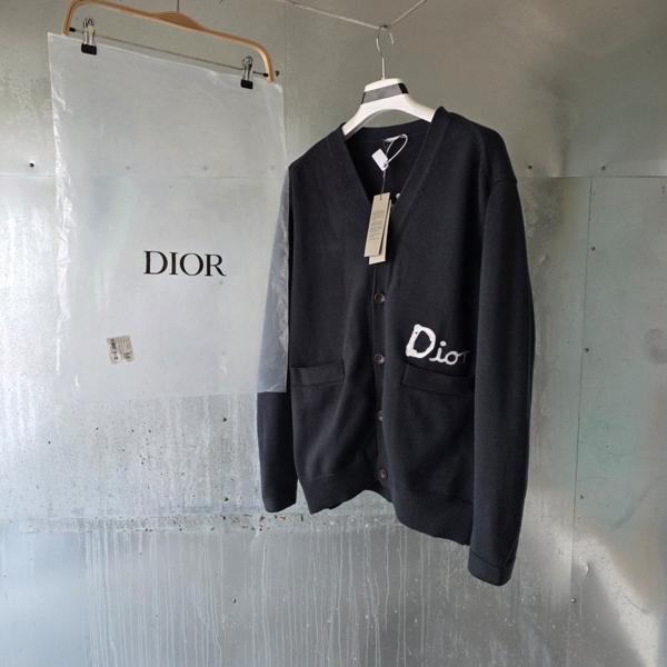 디* 로고 자수 힐튼 넬 가디건