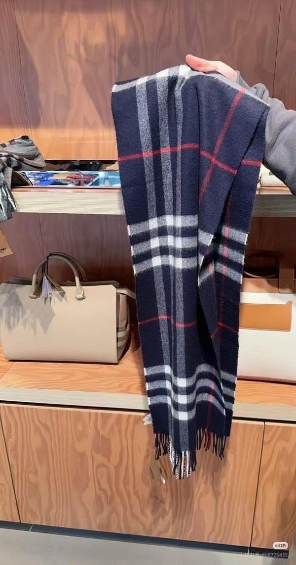 버** 클래식 체크 캐시미어 머플러