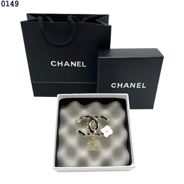 샤* CC 블랙 골드 로고 브로치