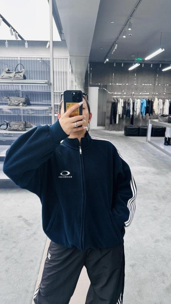 발**** 25 루프 스포츠 아이콘 후리스 집업  수입