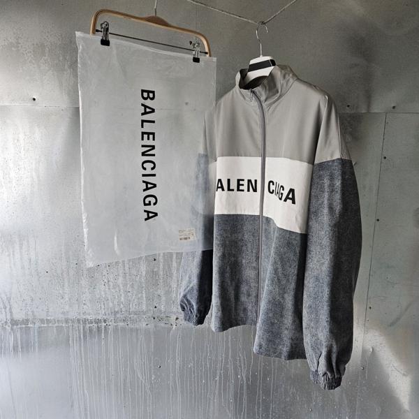 발**** 로고 프린트 집업 자켓