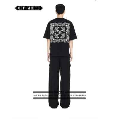 오* 화이트 무늬 디자인 반팔 티셔츠