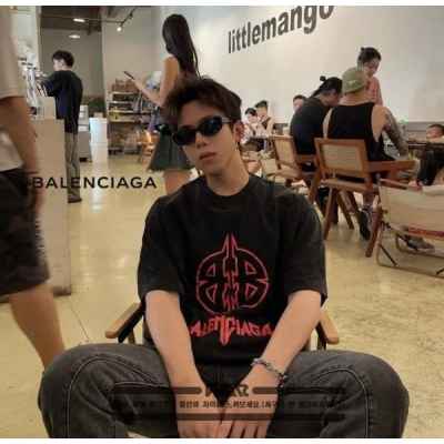 발**** 빈티지 레터링 레드 디자인 반팔 티셔츠