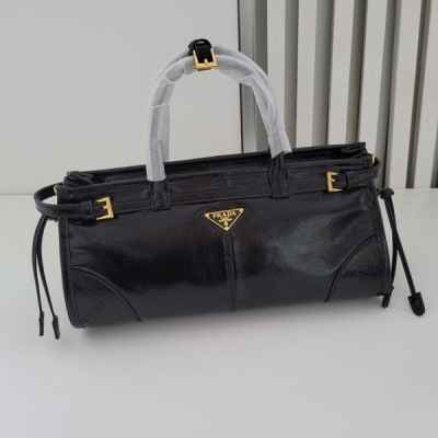 프** 미디엄 가죽 핸드 백