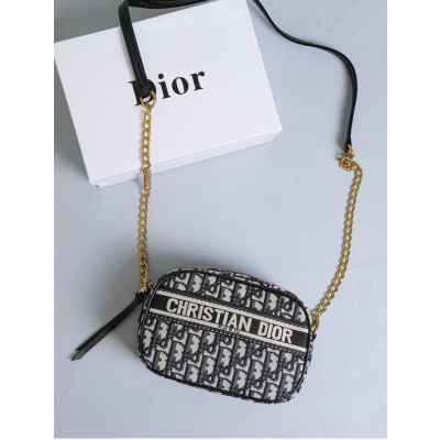 디* 오블리크 체인 카메라 크로스백