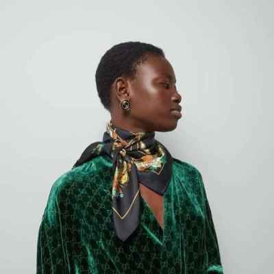 구* 플라워 로고 블랙 사각 스카프