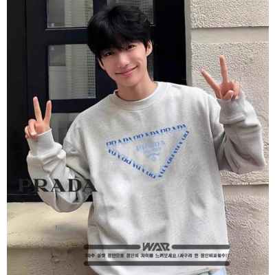 프** 레터링 삼각 디자인 밍크양기모 티셔츠