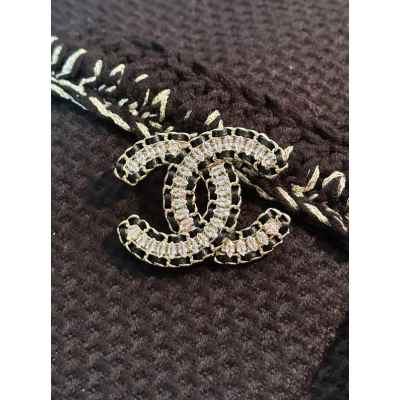 샤* 스톤 레더 브로치