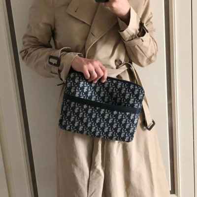 디* 오블리크 수지 클러치