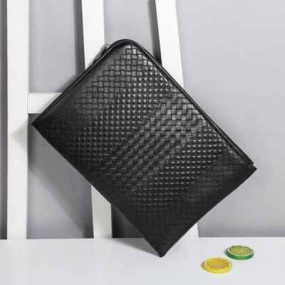 보** 인트레치아토 레더 악어 클러치