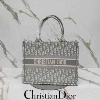 디* 오블리크 북 토트 미디엄 백 017