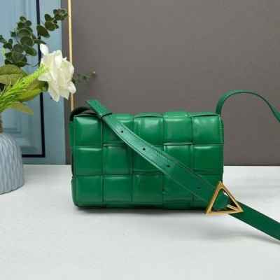 보** 패디드 카세트백