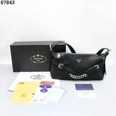 프** 67843 중앙 체인 가죽 숄더백