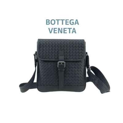 보** 인트레치아토 버클 레더 크로스 백