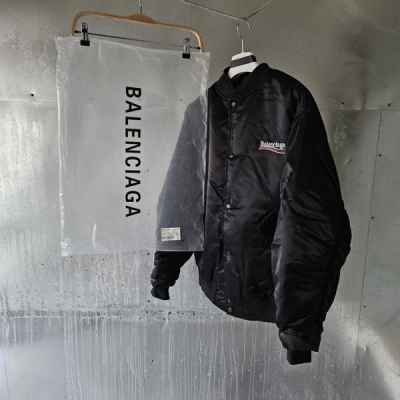 발**** 폴리티컬 캠페인 바시티 자켓